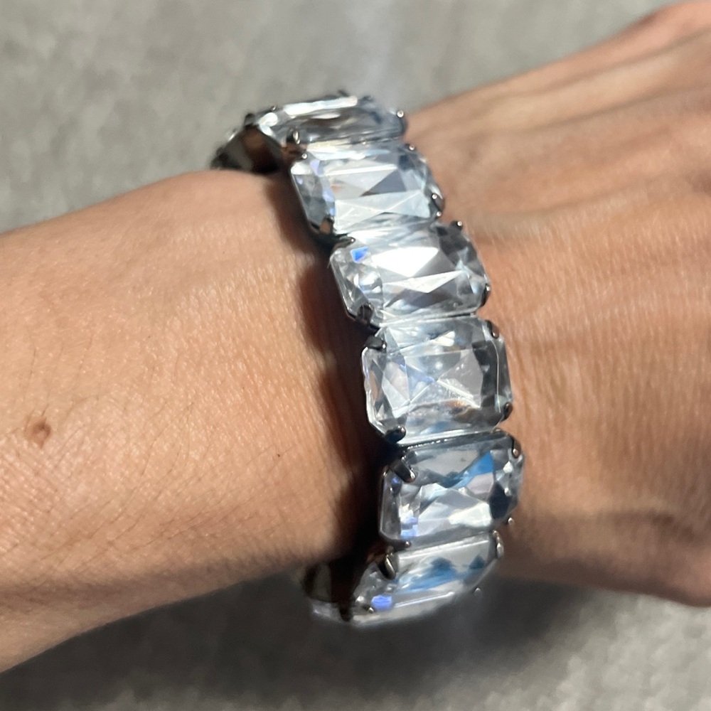 Vintage Elegant stretch bracelet rhinestone large with crystal like sparkle. - Picture 2 of 6